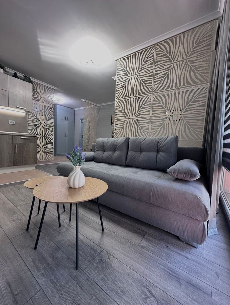 Dwupokojowe mieszkanie z częściowym widokiem na morze w Sveti Vlas – umeblowane, po remoncie, w luksusowym kompleksie zamkniętym