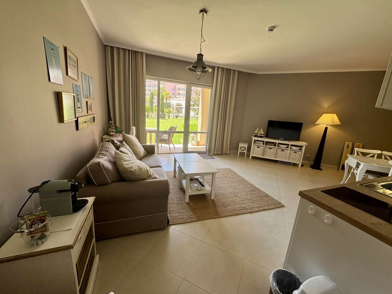  Luksusowe mieszkanie z jedną sypialnią w prestiżowym kompleksie pierwszej linii – komfort, styl i nieskończone udogodnienia