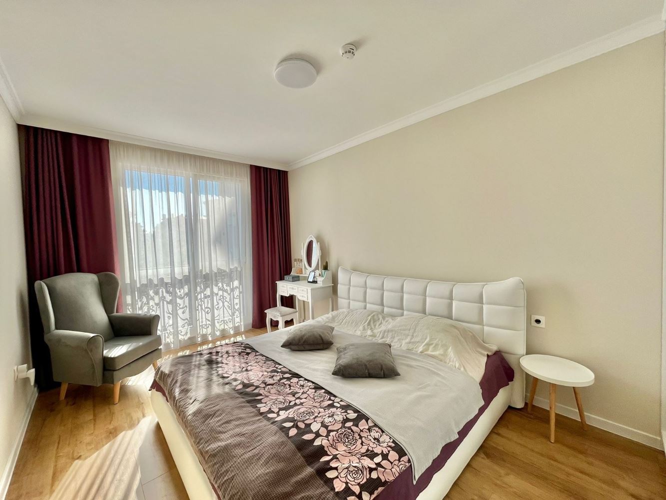 Dwupoziomowy apartament z dwiema sypialniami w centrum Rawdy – luksus, komfort i doskonała lokalizacja blisko morza