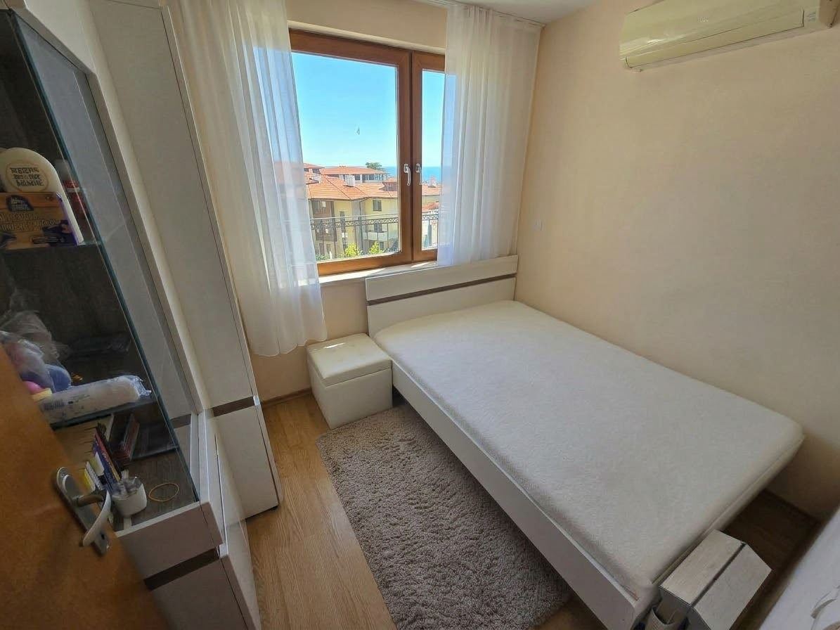 Panoramiczny widok na morze w pierwszej linii brzegowej – umeblowane mieszkanie z jedną sypialnią w Świętym Własie