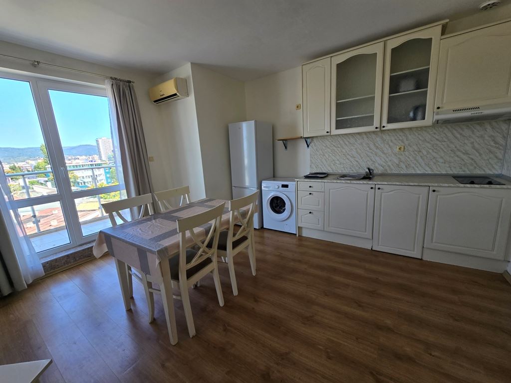 Przestronny apartament trzypokojowy z doskonałą lokalizacją i blisko morza
