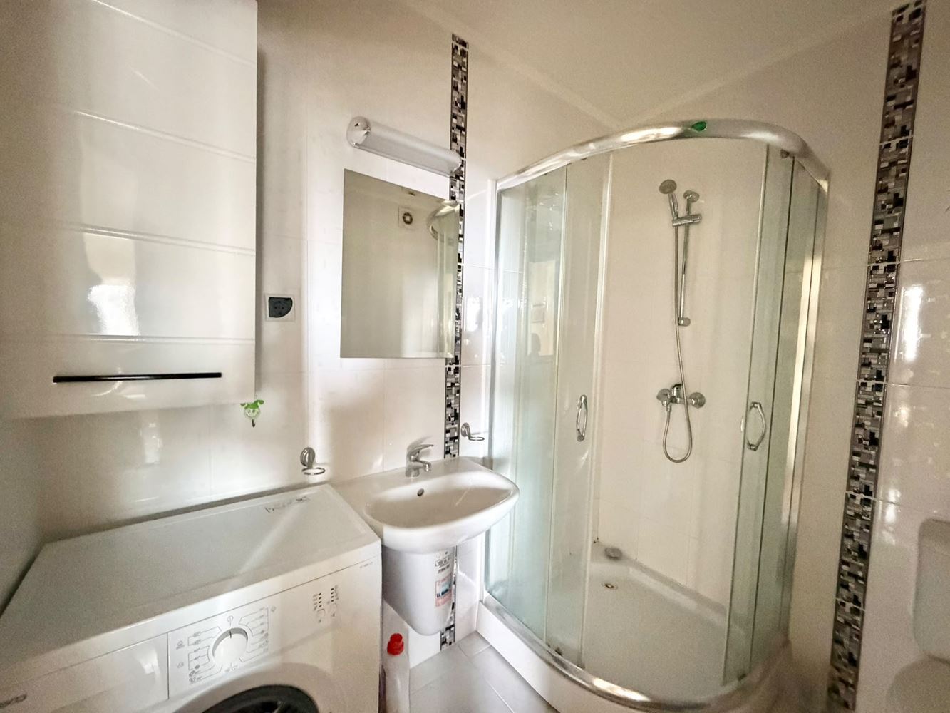 Apartament z jedną sypialnią z widokiem na morze i niską opłatą za utrzymanie w Rawdzie