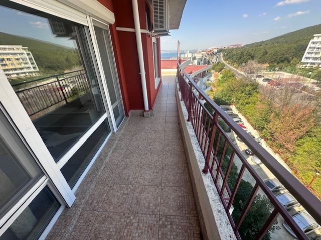 Penthouse z panoramicznym widokiem na morze i prywatnym dostępem do plaży w Sveti Vlas