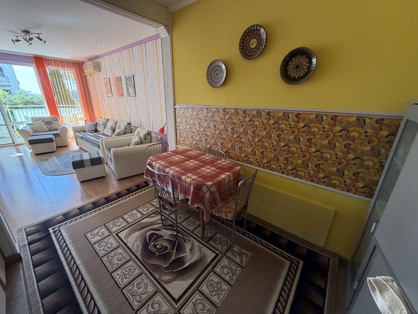 Apartament z jedną sypialnią, przestronnym tarasem i widokiem na morze w Sveti Vlas – 300 metrów od plaży