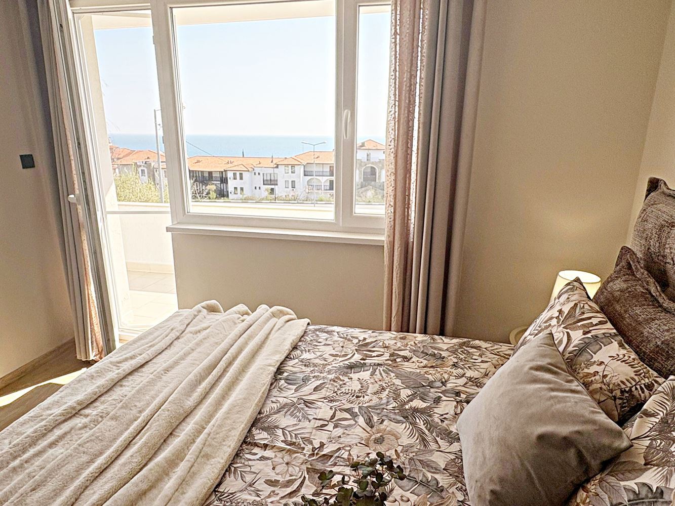 Dwa niezależne przestrzenie mieszkalne z widokiem na morze w centrum Świętego Własu – designerskie wnętrze i własne miejsce parkingowe