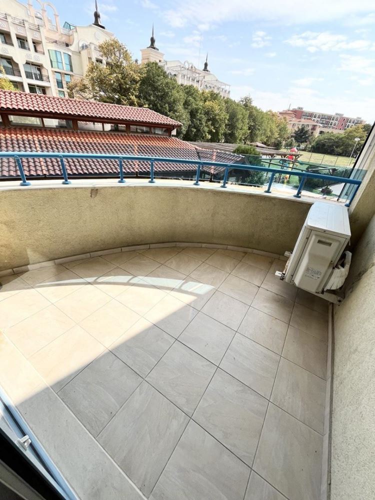Przestronny apartament z jedną sypialnią i widokiem na basen w doskonale utrzymanym kompleksie w Pomorie