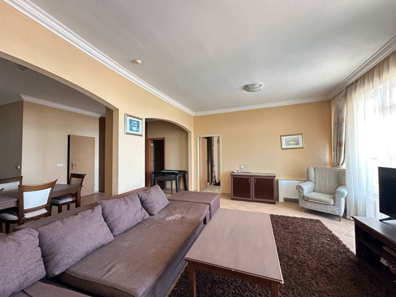 Przestronny apartament z widokiem na morze w pierwszej linii brzegowej w Pomorie – nieruchomość wakacyjna z atmosferą luksusowego kurortu