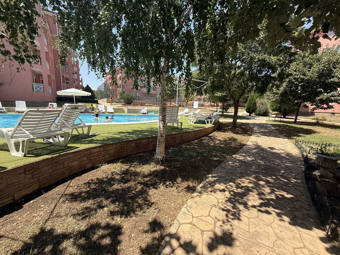 W pełni umeblowane mieszkanie z jedną sypialnią z widokiem na basen w Słonecznym Brzegu