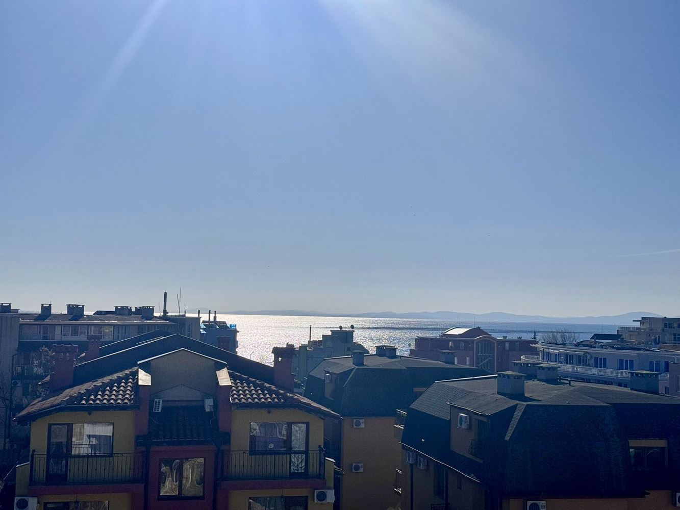 Apartament z jedną sypialnią i panoramicznym widokiem na morze w Nesebyrze – tylko 200 m od plaży, doskonała inwestycja i dom nad morzem