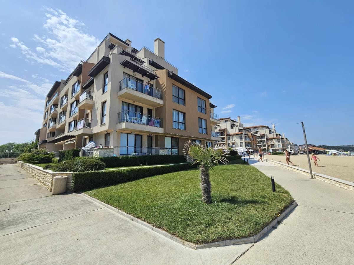 Luksusowy apartament z trzema sypialniami na pierwszej linii brzegowej w Obzorze – panoramiczny widok na morze i góry