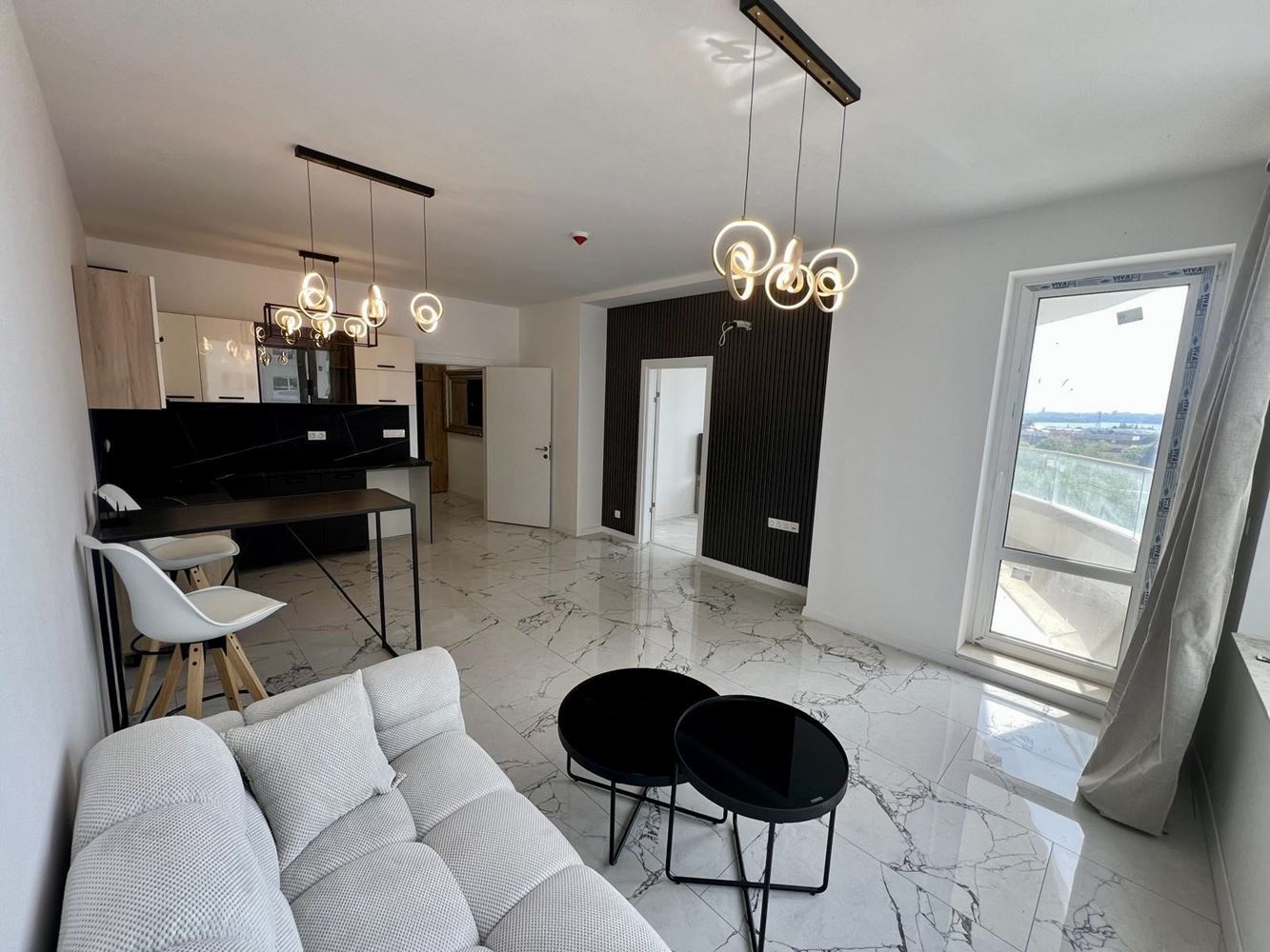 Nowoczesny apartament z jedną sypialnią z panoramicznym widokiem w prestiżowym kompleksie – gotowy do zamieszkania