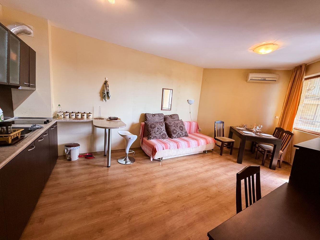 Słoneczny Brzeg: przytulny apartament z jedną sypialnią z niską opłatą za utrzymanie