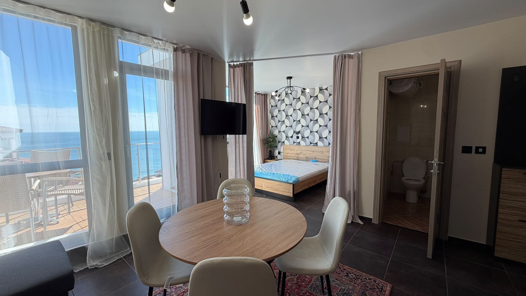 Studio z panoramicznym widokiem na morze, zaledwie 50 metrów od plaży w Świętym Własie