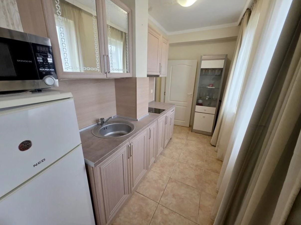 Przestronny apartament z jedną sypialnią w spokojnym kompleksie nad morzem w Rawdzie