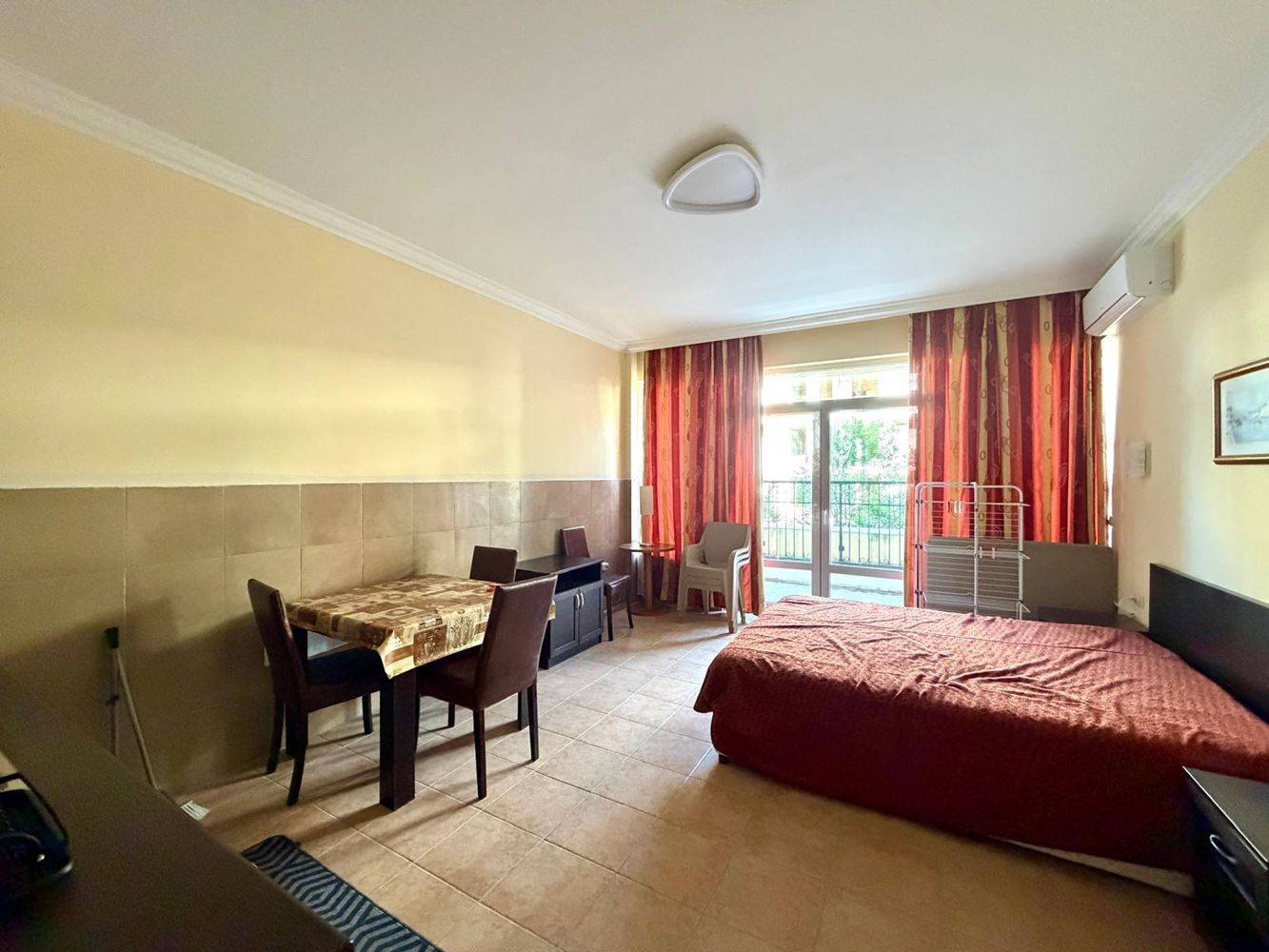 Pierwsza linia brzegowa w Pomorie – umeblowane studio w luksusowym kompleksie z basenami, Spa i atrakcjami