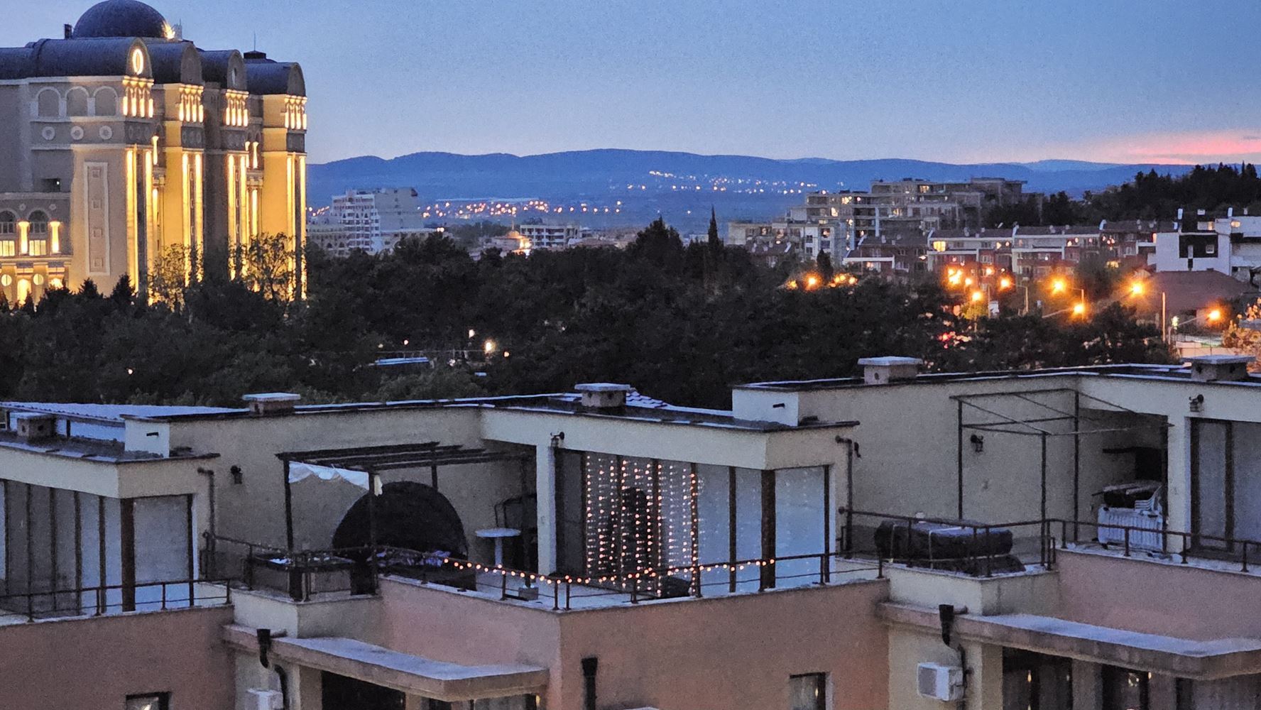 Dwupoziomowe mieszkanie z dużym panoramicznym tarasem w prestiżowym kompleksie w Świętym Własie