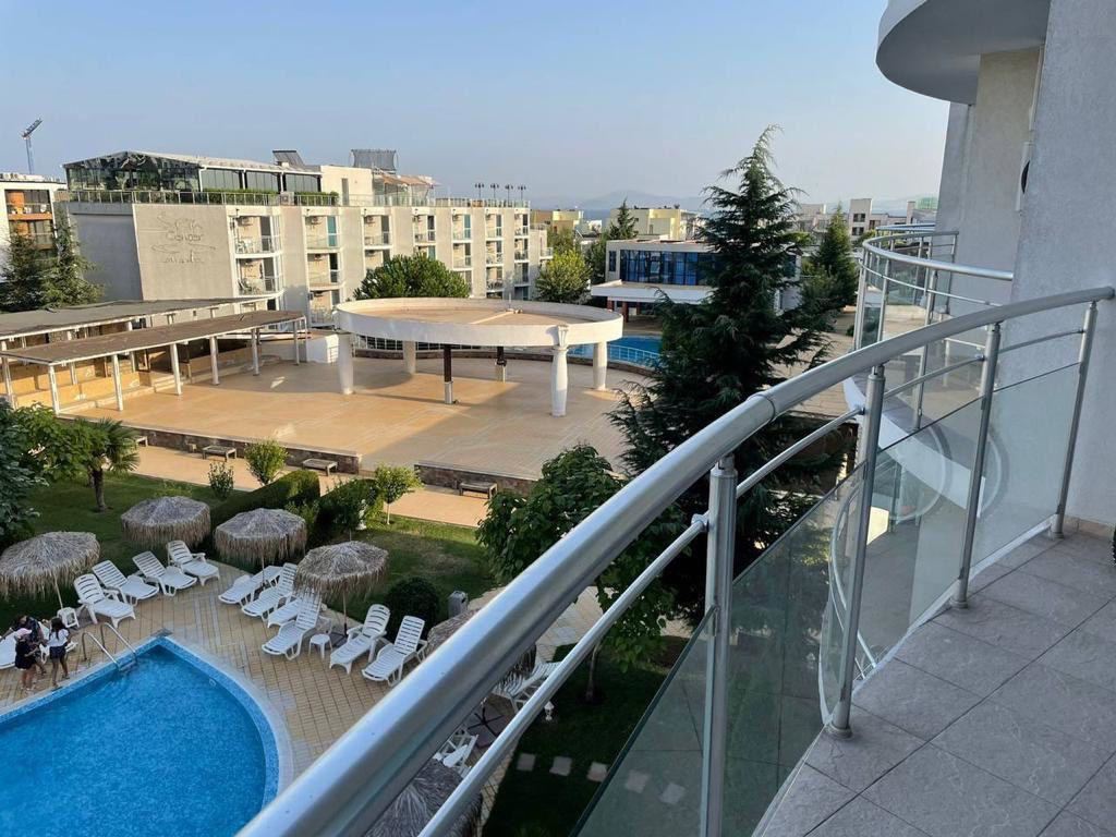 Eleganckie mieszkanie z jedną sypialnią w nowoczesnym kompleksie 200 m od plaży w Sarafowie – luksus, komfort i prestiżowa lokalizacja
