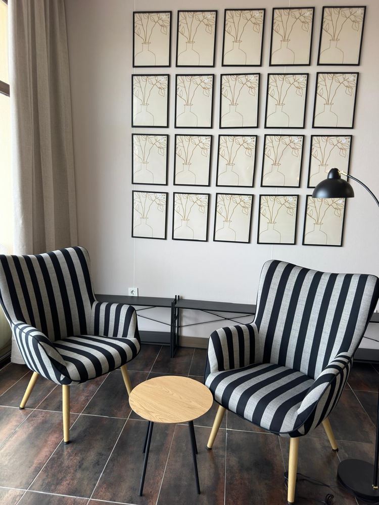Przestronne mieszkanie z trzema sypialniami i widokiem na morze – bez opłaty za utrzymanie w spokojnej części Słonecznego Brzegu