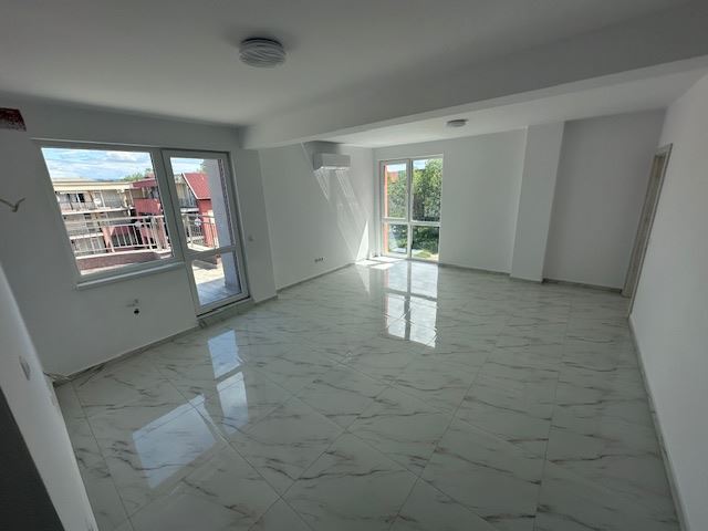 Nowe budownictwo w Słonecznym Brzegu - duży apartament z dwiema sypialniami bez miesięcznych opłat!