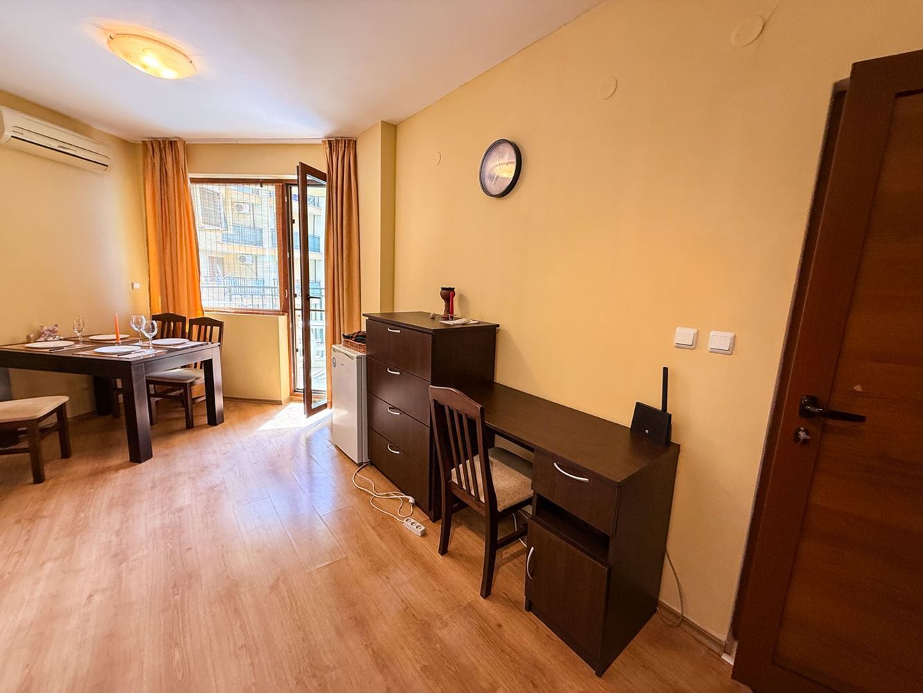 Słoneczny Brzeg: przytulny apartament z jedną sypialnią z niską opłatą za utrzymanie