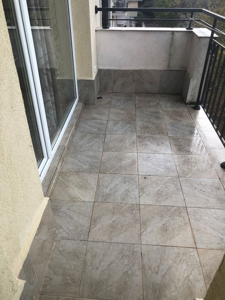 Meble studio w Ravadzie, zaledwie kilka kroków od południowej plaży – bez opłat eksploatacyjnych!