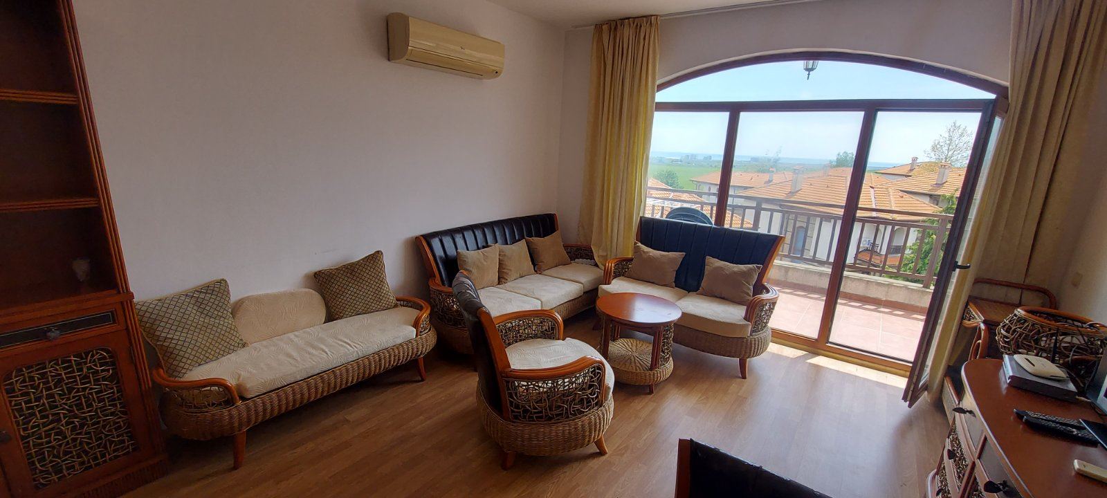 Apartament z jedną sypialnią z panoramicznym widokiem na morze w Aheloy – komfort, przestrzeń i spokój