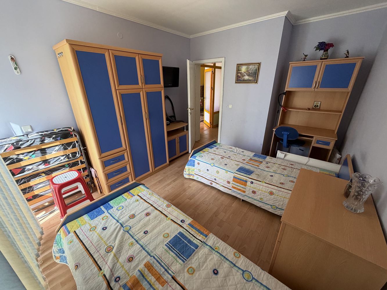Apartament z jedną sypialnią, przestronnym tarasem i widokiem na morze w Sveti Vlas – 300 metrów od plaży