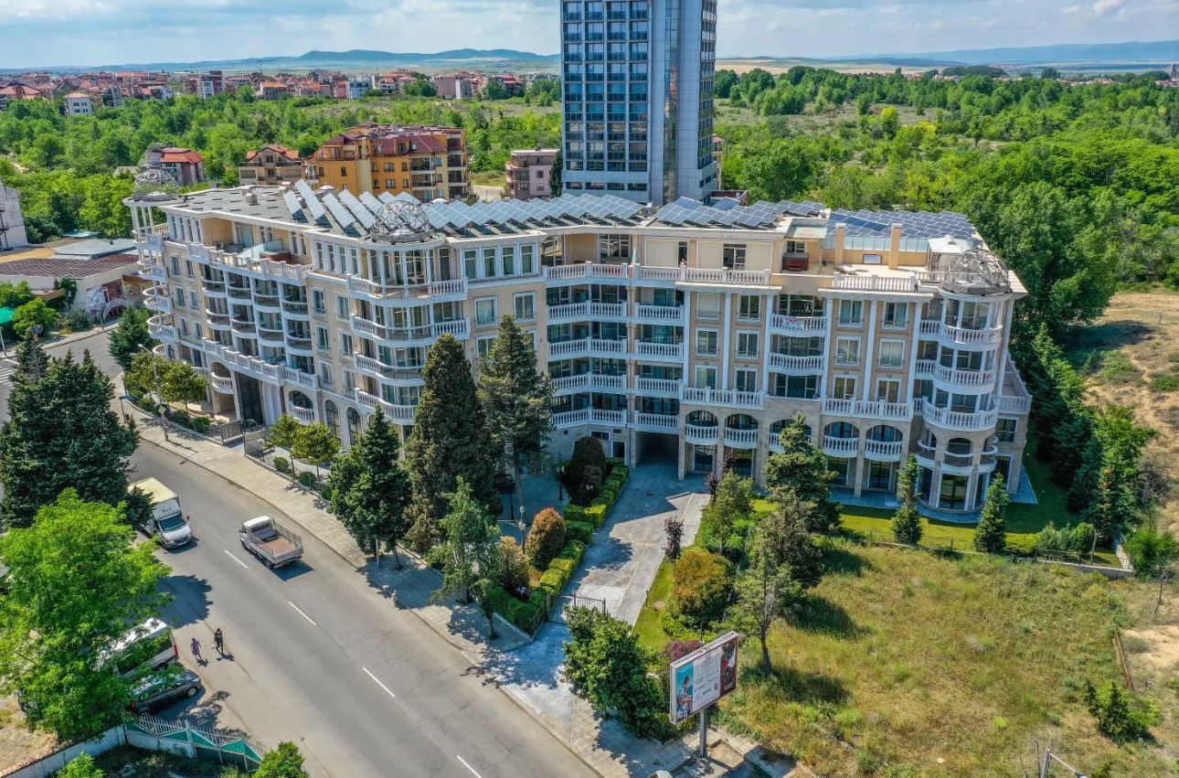 Przestronny apartament z dwiema sypialniami 100 metrów od plaży w Nesebyrze
