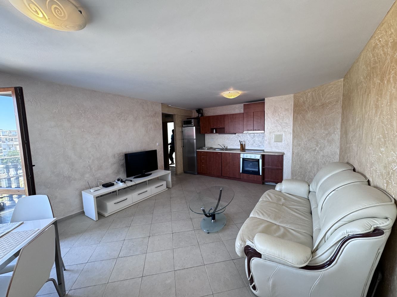 Przestronny apartament z jedną sypialnią w kompleksie z basenem w Rawdzie – doskonały wybór do zamieszkania lub jako inwestycja