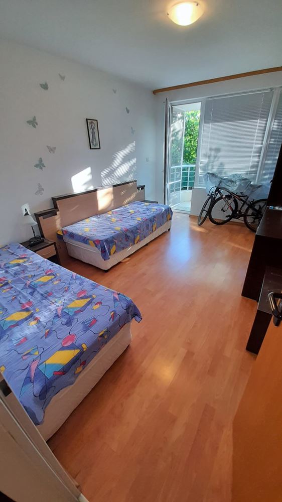 Komfortowy apartament z jedną sypialnią w całorocznym kompleksie z parkingiem w dzielnicy Sarafowo