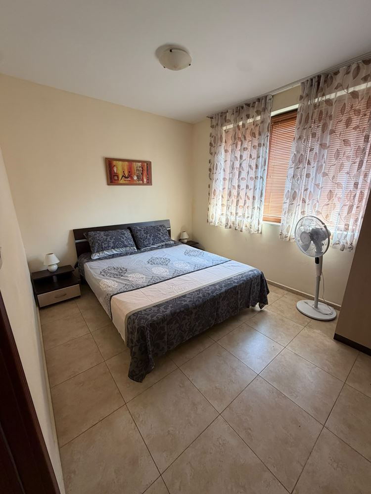 Gotowy do zamieszkania apartament z dwiema sypialniami w ładnym kompleksie w Nesebyrze