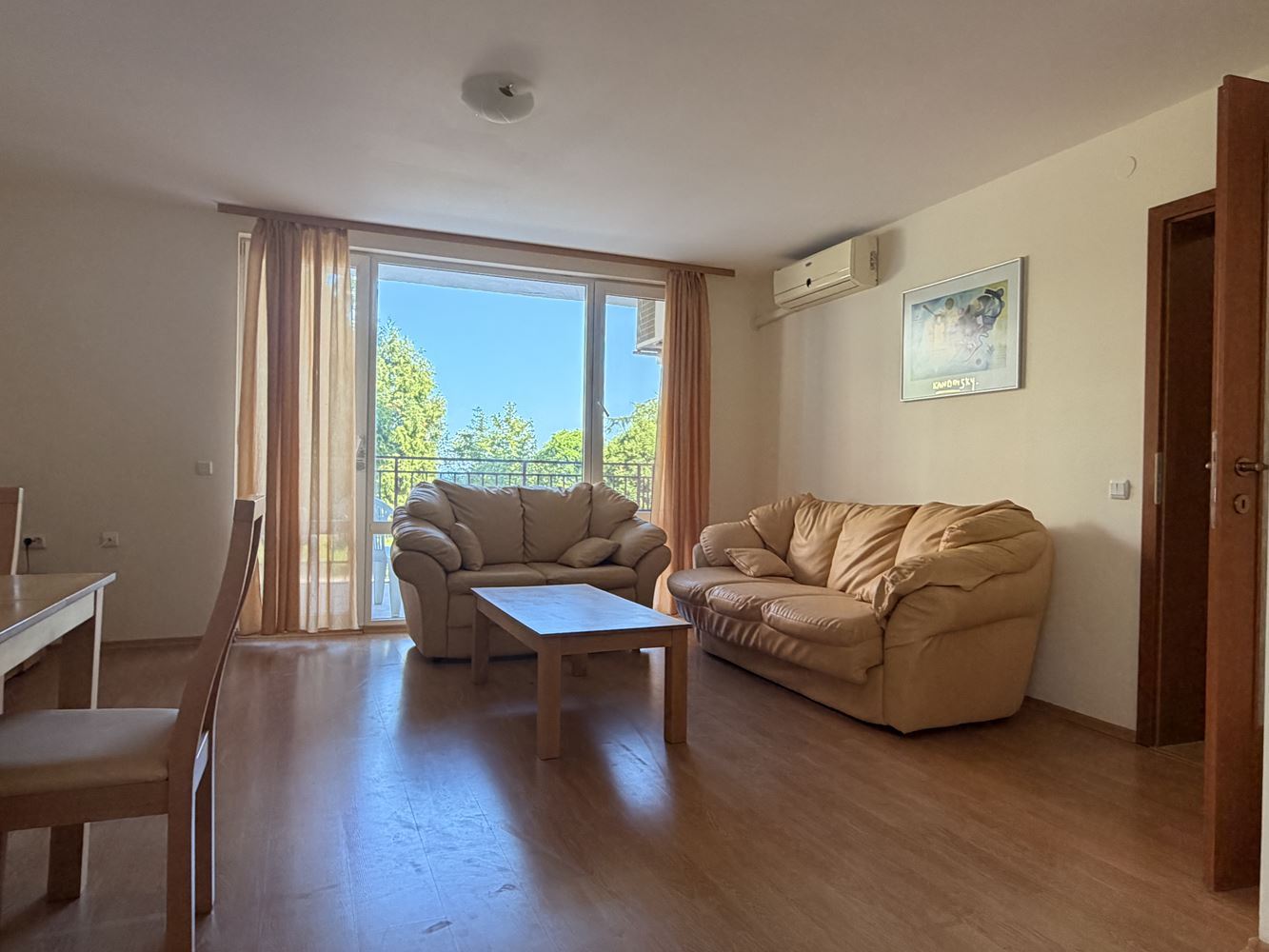 Apartament w absolutnie pierwszej linii w Świętym Własie! Przestronny apartament z jedną sypialnią z pięknym widokiem na morze