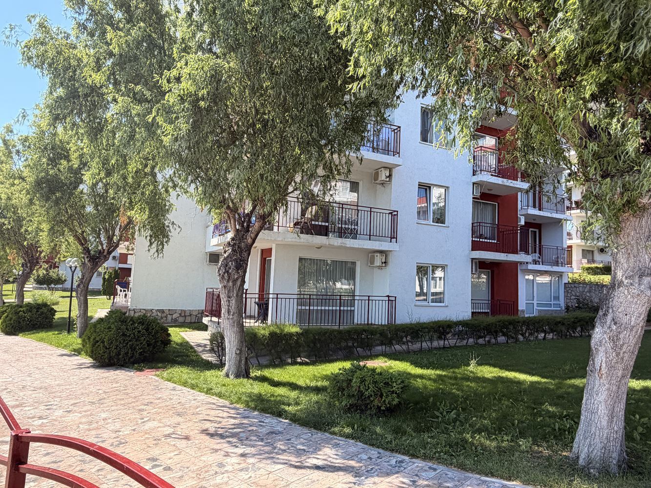 Apartament w absolutnie pierwszej linii w Świętym Własie! Przestronny apartament z jedną sypialnią z pięknym widokiem na morze