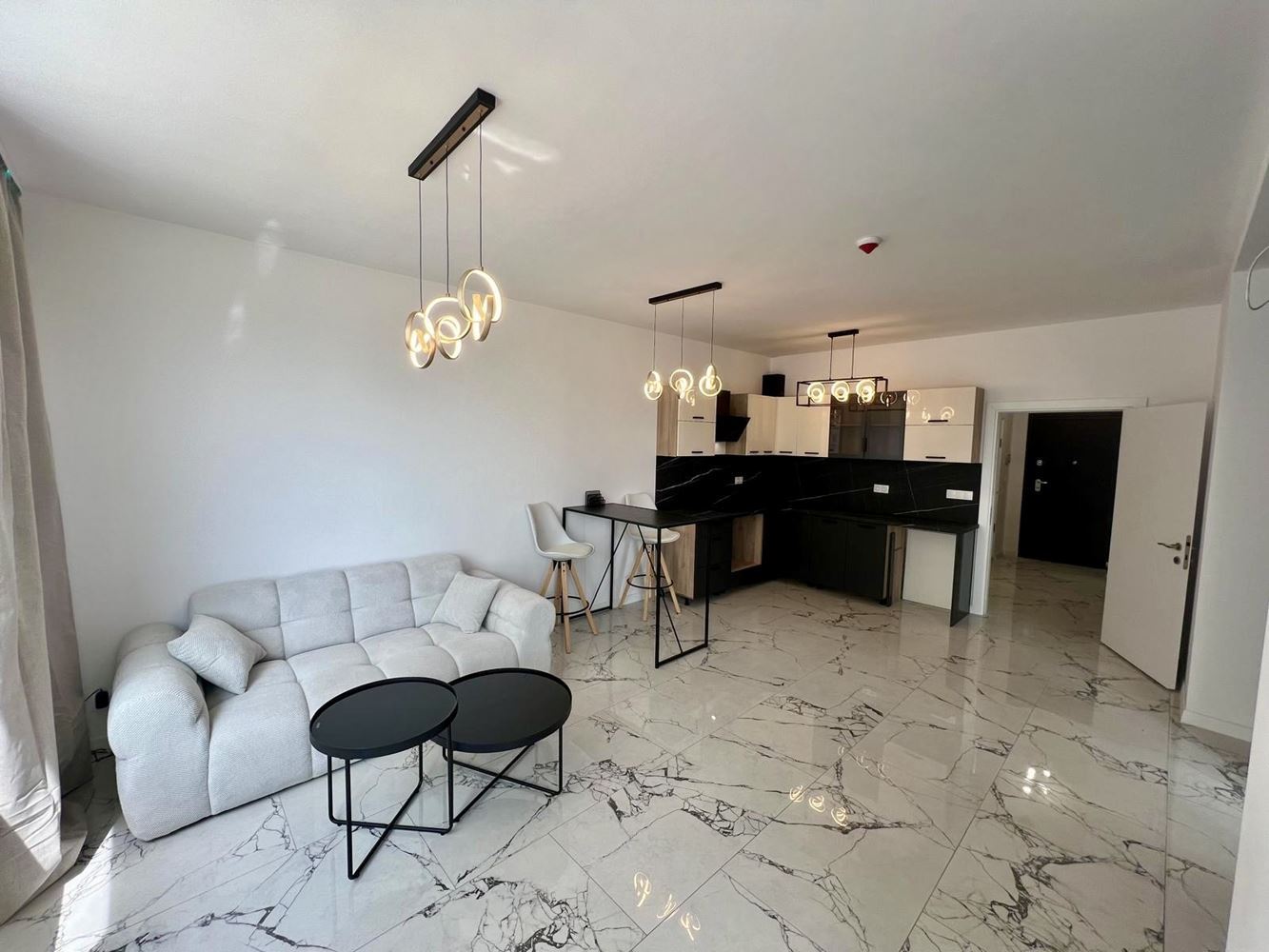 Nowoczesny apartament z jedną sypialnią z panoramicznym widokiem w prestiżowym kompleksie – gotowy do zamieszkania