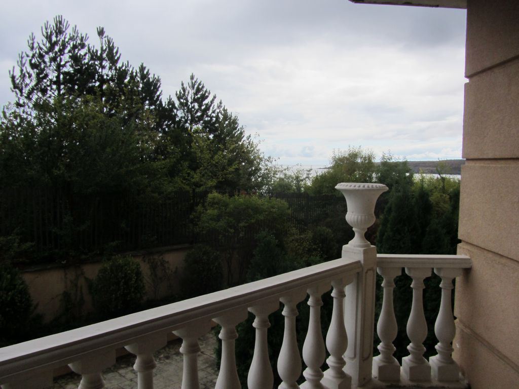 Pierwsza linia do plaży Butamyata! Umeblowany apartament z jedną sypialnią i częściowym widokiem na morze w Sinemorec