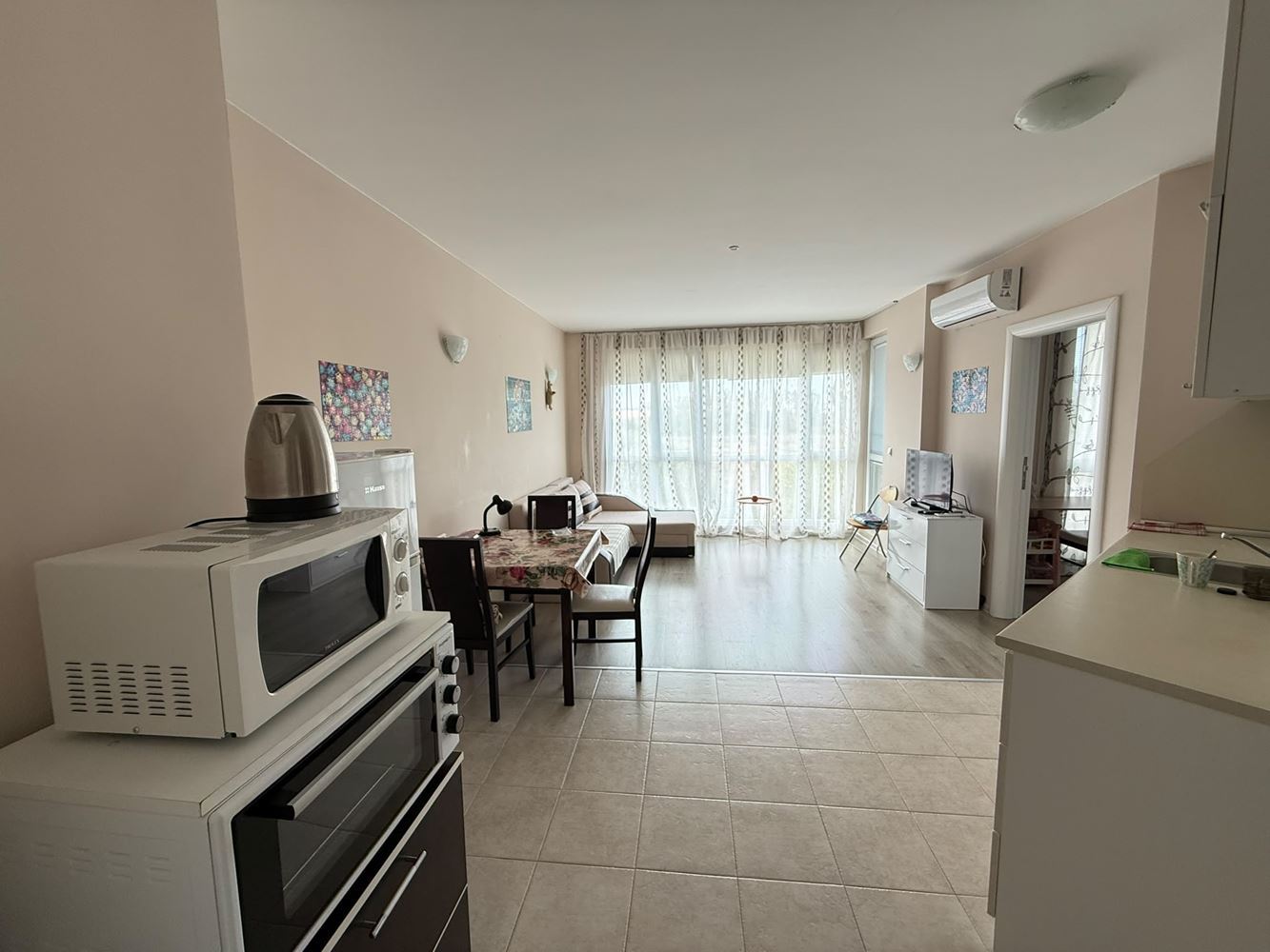 Apartament z jedną sypialnią wśród zieleni, w kompleksie z basenem i placem zabaw