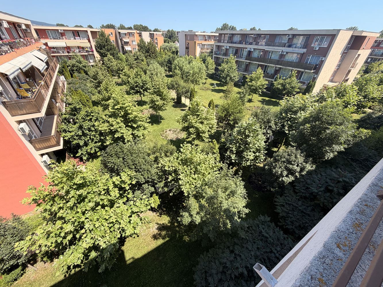 Przestronne mieszkanie z dwiema sypialniami w Słonecznym Brzegu – panoramiczny widok i spokojna lokalizacja