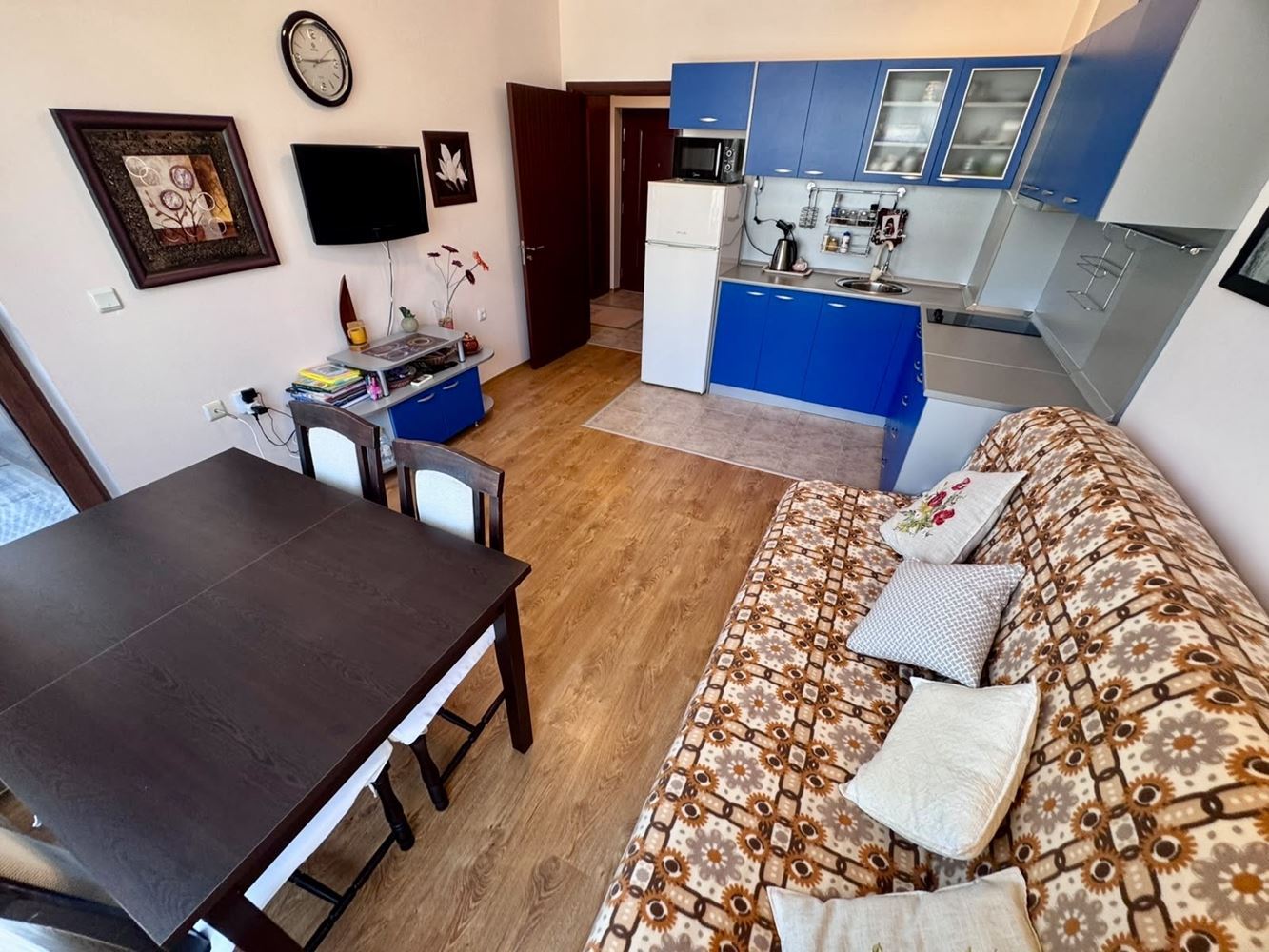Komfortowy apartament z jedną sypialnią, przestronnym tarasem i widokiem na basen w luksusowym kompleksie w Nesebyrze