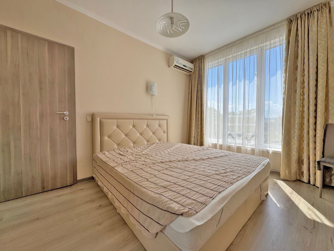 Apartament z dwiema sypialniami z widokiem na basen w nowoczesnym kompleksie w Słonecznym Brzegu