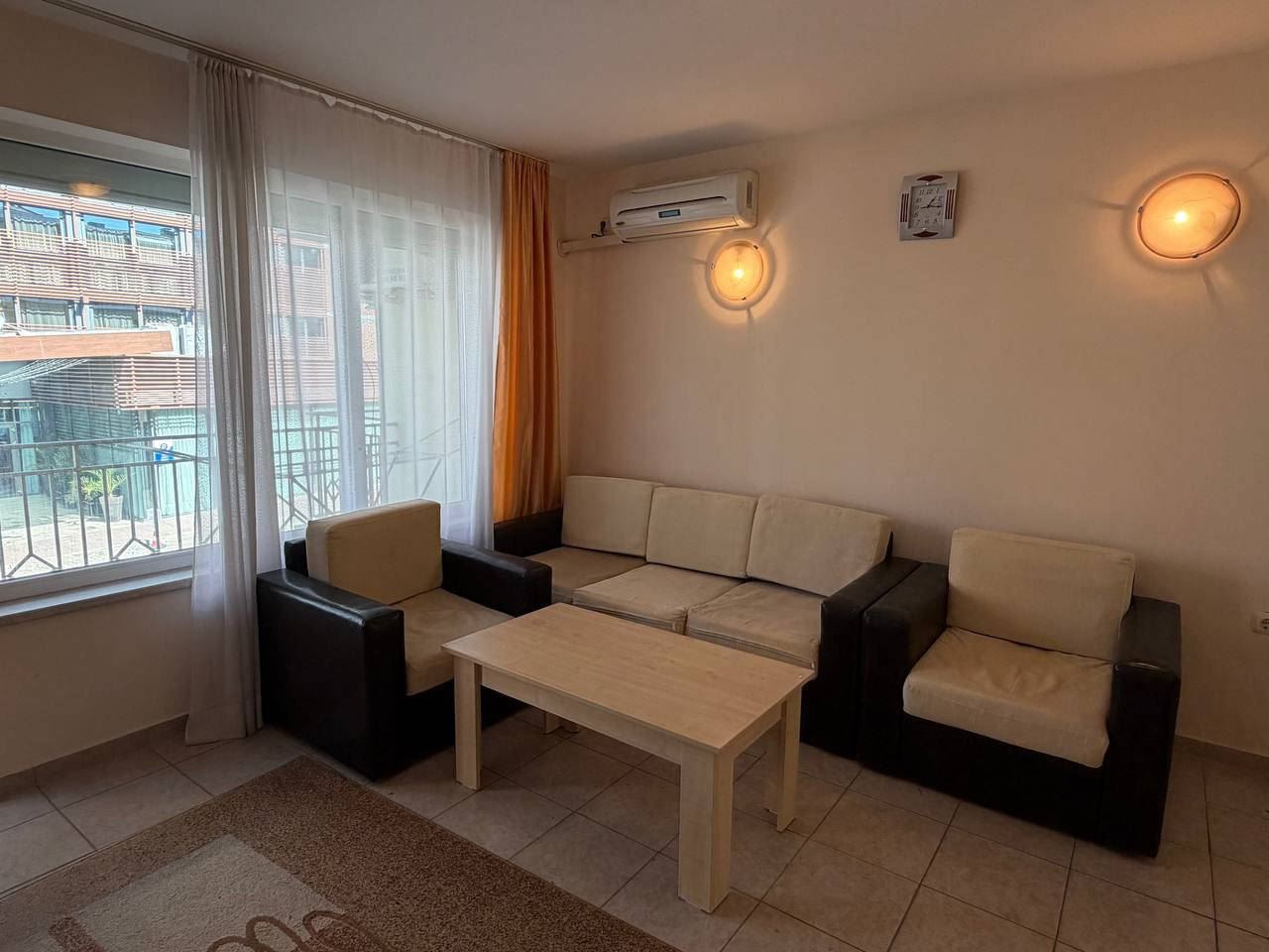 Przestronny apartament z dwiema sypialniami 200 m od plaży w Słonecznym Brzegu – z niską opłatą za utrzymanie