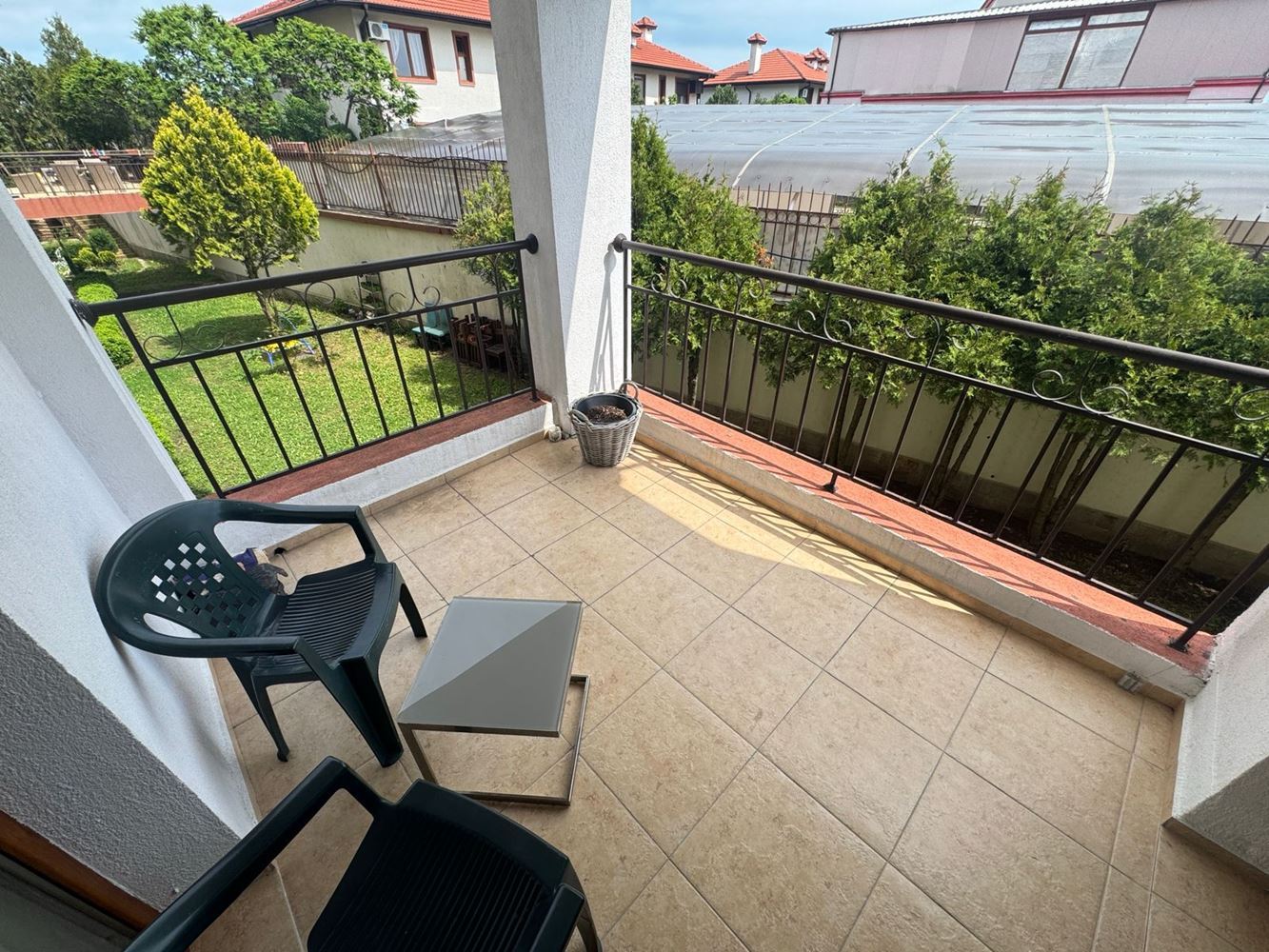 Apartament z jedną sypialnią w zamkniętym kompleksie w Aheloju – w pełni umeblowany i gotowy do zamieszkania