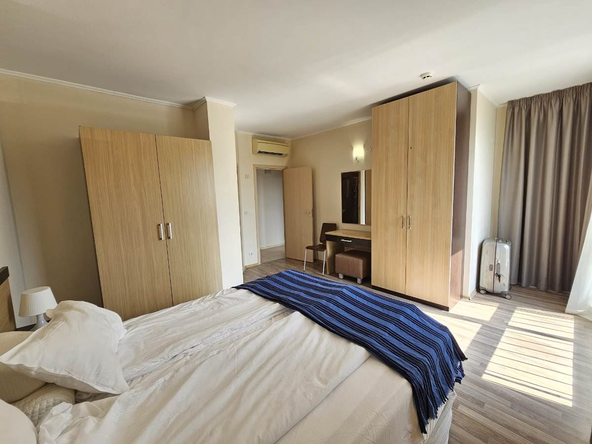 Luksusowy apartament z trzema sypialniami na pierwszej linii brzegowej w Obzorze – panoramiczny widok na morze i góry