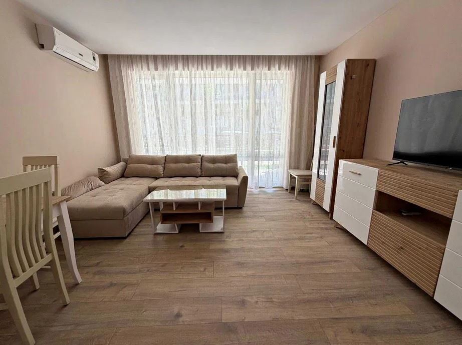 Apartament w pierwszej linii brzegowej w Elenite – generalny remont, prąd do użytku mieszkalnego i bezpośredni dostęp do plaży