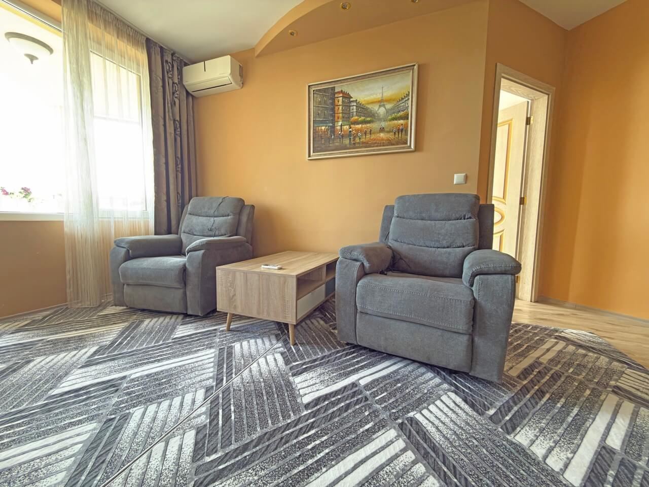 Apartament z dwiema sypialniami i widokiem na morze, 200 metrów od plaży w Pomorie