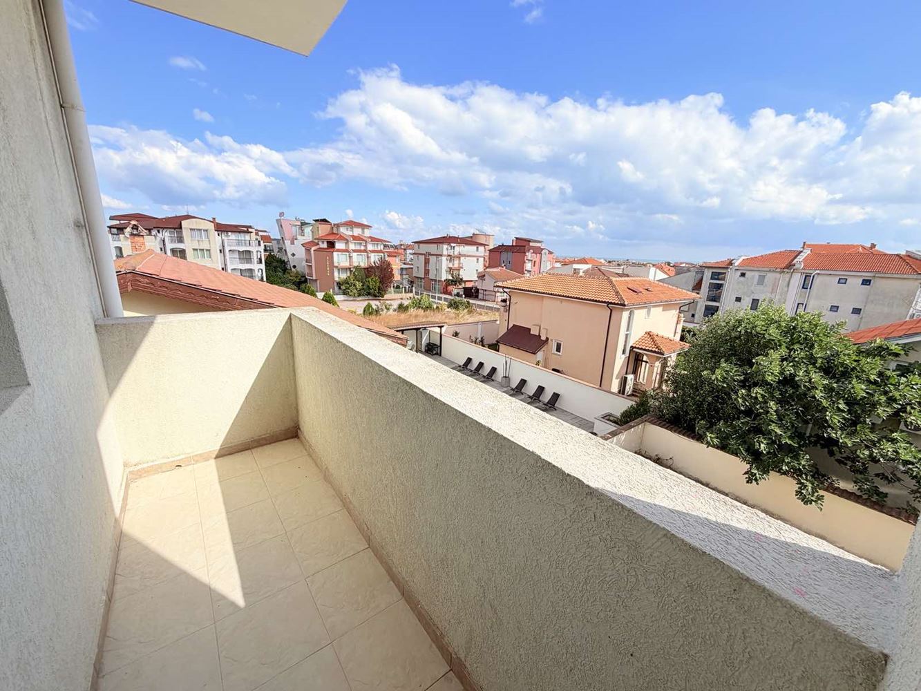 Apartament z trzema pokojami w Rawdzie z widokiem na morze i bez opłaty za utrzymanie! 