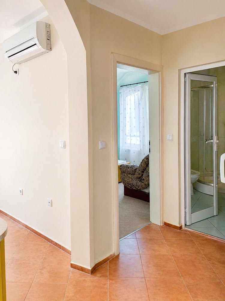 Apartament z dwiema sypialniami w pierwszej linii brzegowej w Pomorie z imponującą panoramą morza