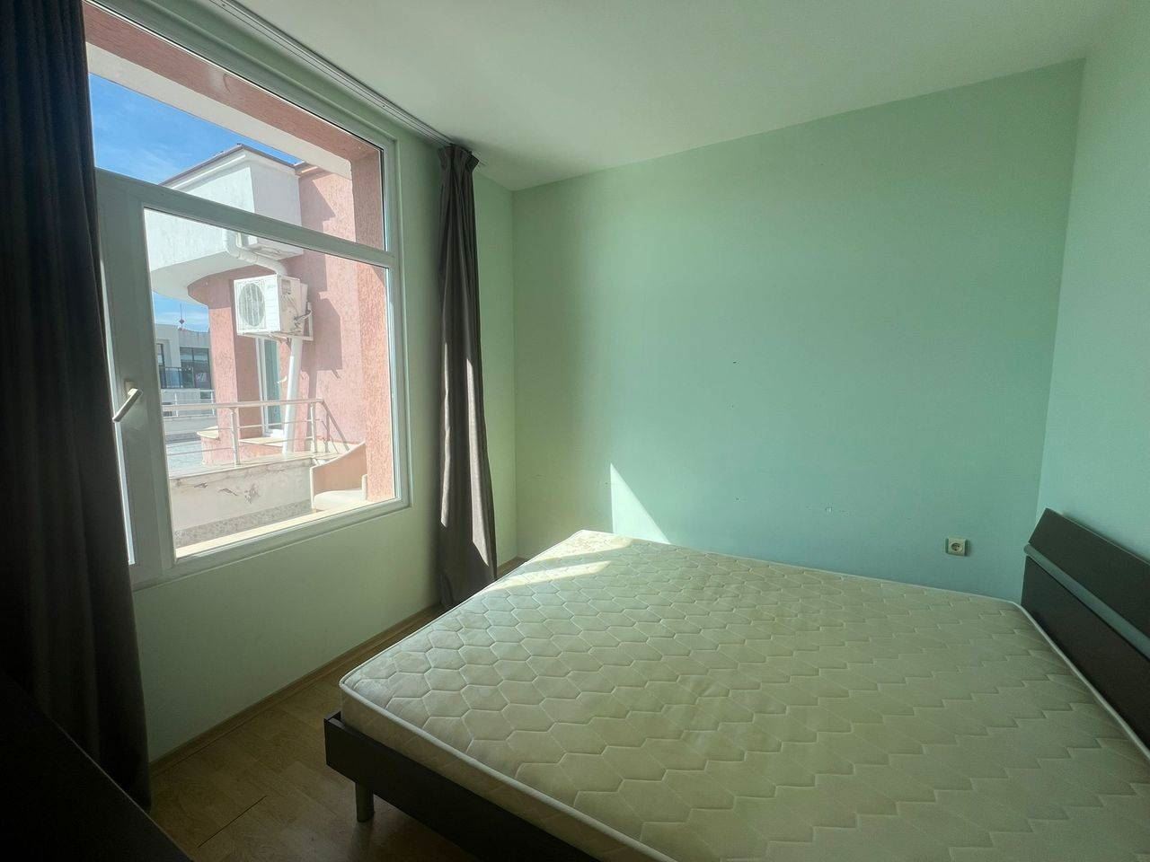 Przestronne mieszkanie z jedną sypialnią w Słonecznym Brzegu – komfort i przestrzeń w dobrze utrzymanym kompleksie