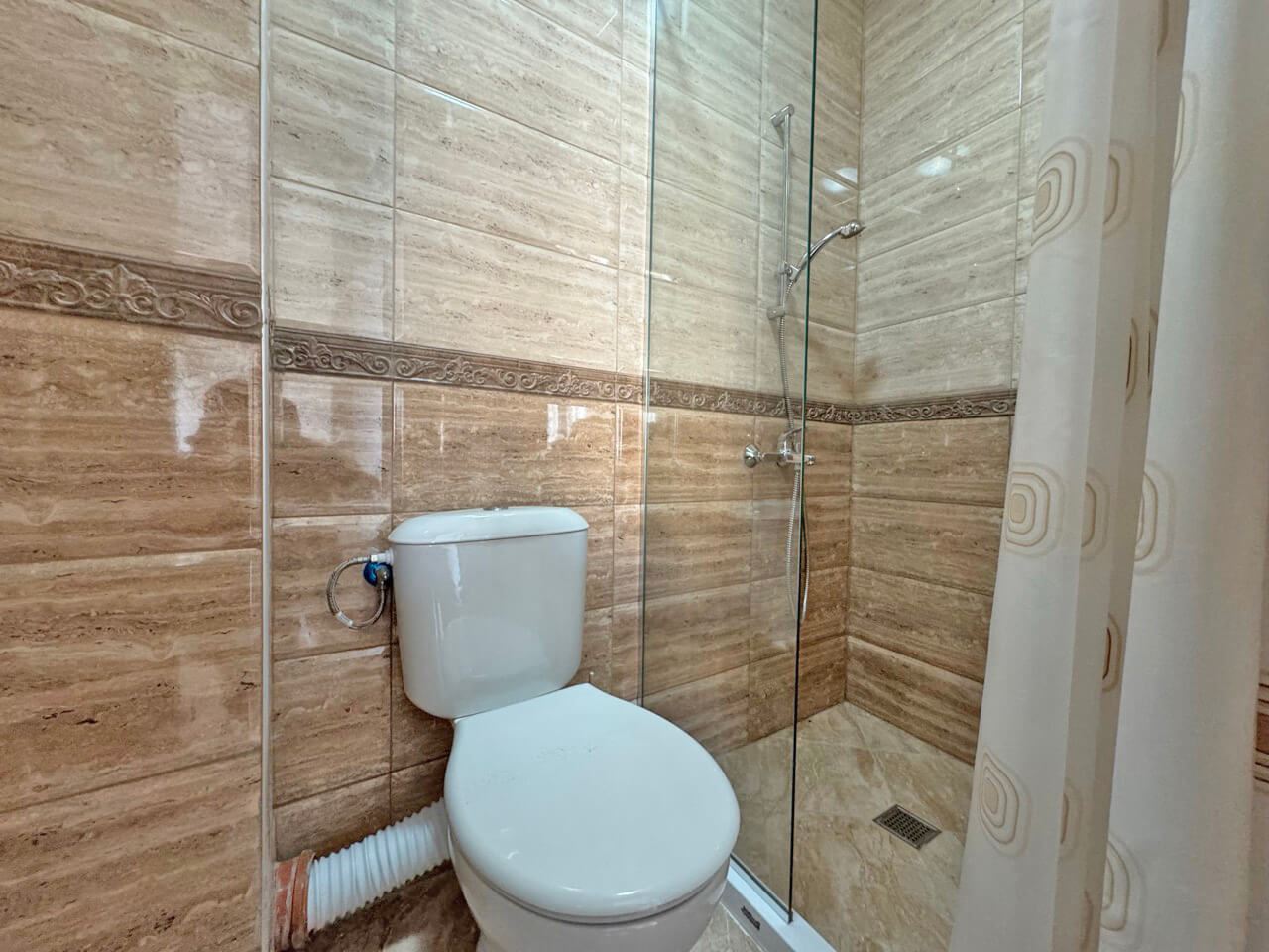 Jasne studio w luksusowym kompleksie – wspaniały komfort przy basenie