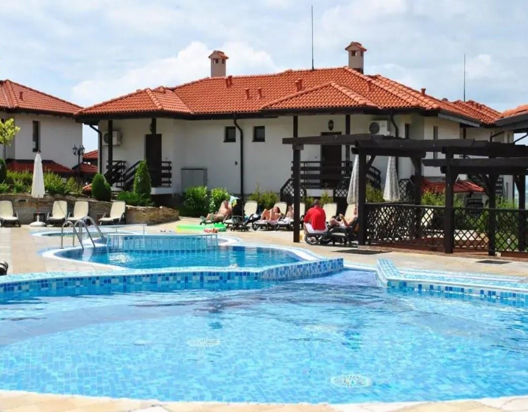 Odnowione mieszkanie dwupokojowe z panoramicznym widokiem w nowoczesnym kompleksie blisko Słonecznego Brzegu