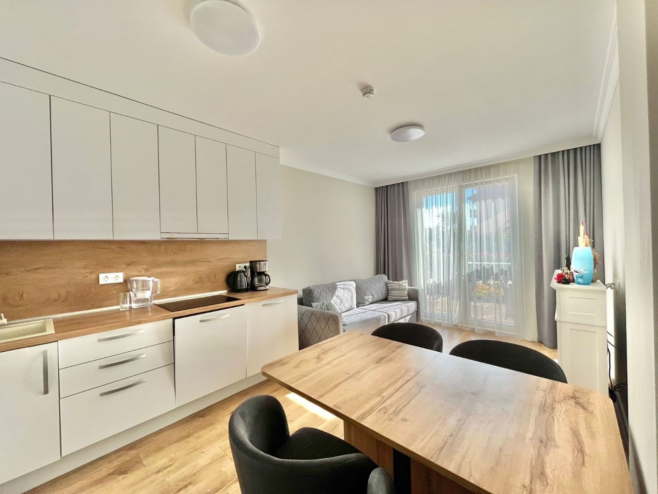 Dwupoziomowy apartament z dwiema sypialniami w centrum Rawdy – luksus, komfort i doskonała lokalizacja blisko morza